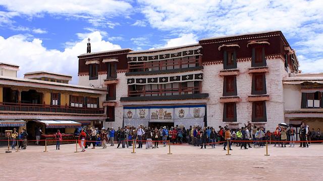 *藏西**必打卡的胜地——布达拉宫，外观宏伟大气，内涵更是丰富多彩