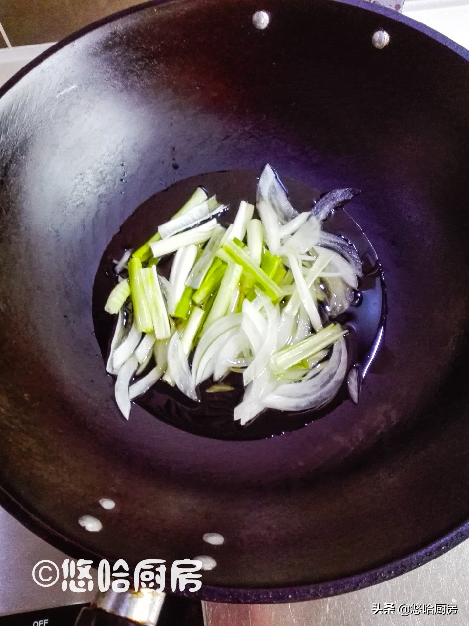 这碗面,用料简单,却香味扑鼻,十分钟搞定的小幸福