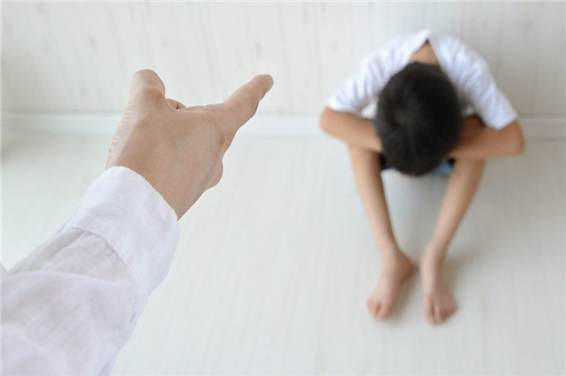孩子遇到烦心事父母怎么安慰,孩子遇到委屈如何教育