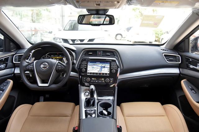 日产西玛海外改款来袭还值得买吗,外观不输百万车