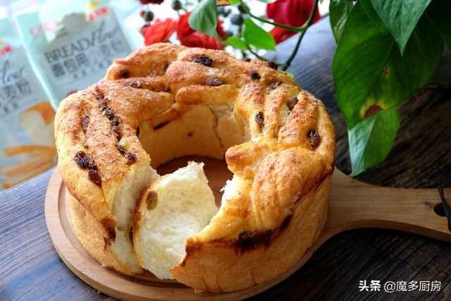 不加黄油炼乳葡萄干面包,蛋挞加淡奶油和炼乳葡萄干做法