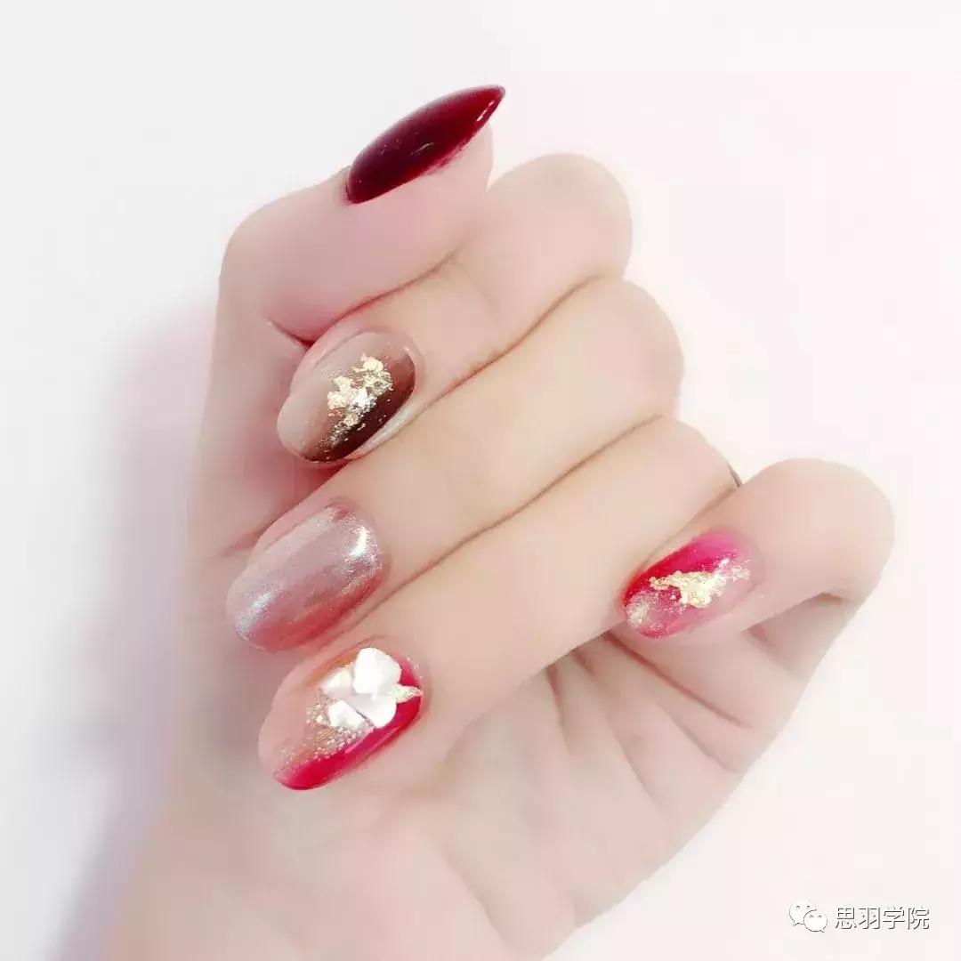 美甲店吸引客户进店,美甲店怎样与顾客沟通