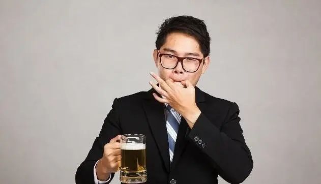 56岁男子深夜脑出血,提醒:这把年纪了,怎么还做这2件事