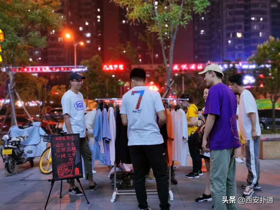 摆摊人的真实经历到底赚不赚钱,90后摆摊的经历和感受