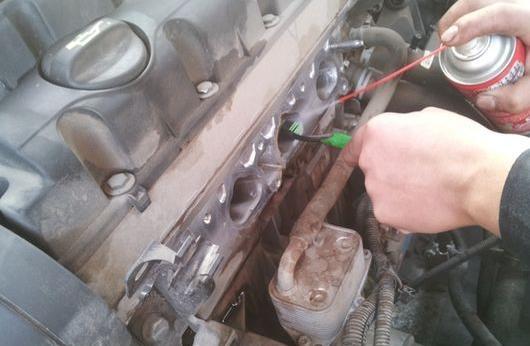 汽车越开越没劲?老司机:多半是这个零件的毛病,自己清理就搞定