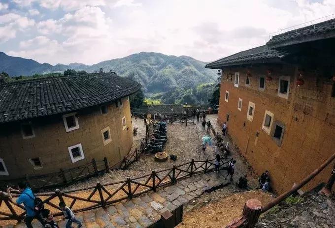 去漳州玩住厦门还是漳州,旅游去厦门还是去泉州