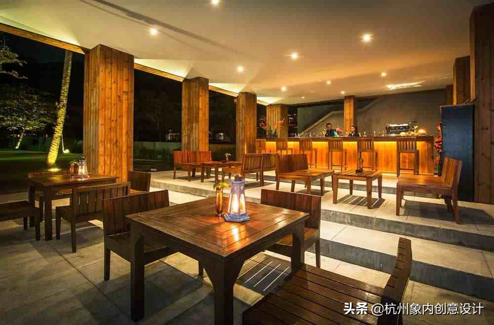 酒店的酒和商超的酒有什么区别,酒店里的酒吧好玩么