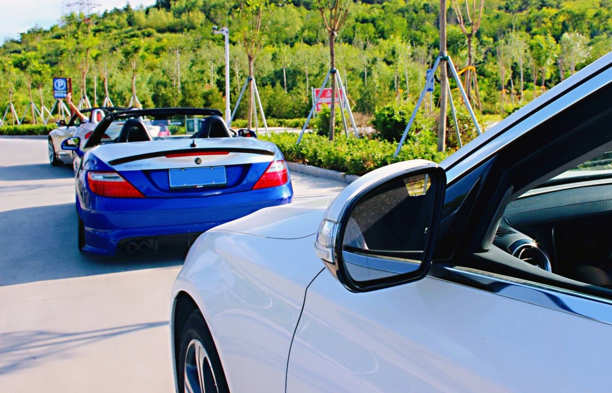 换上劳斯莱斯轮毂的巴博斯26SC，全身散发出高贵的气质