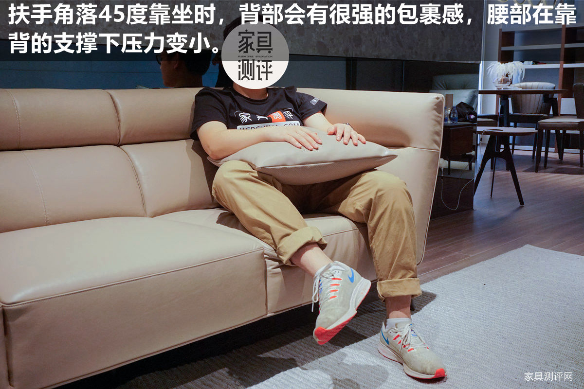 格调沙发哪个系列好用,黑白灰风格沙发搭配暖色沙发