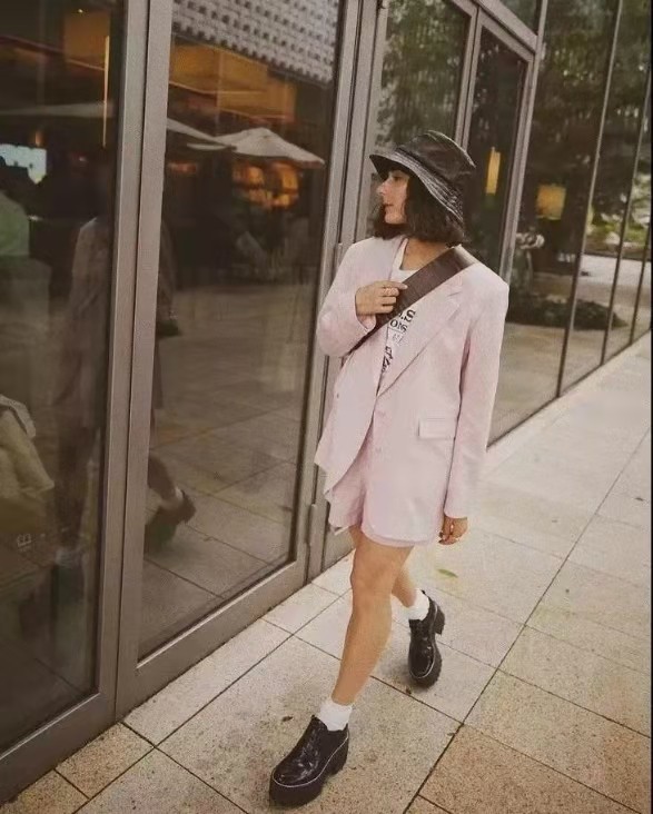 身高不足160的女人穿什么鞋子,身高不足160的女人适合穿什么裤子