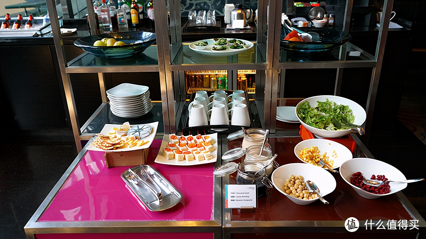 闅愪簬灞辨捣,闅愪簬灞辨捣涔嬮棿