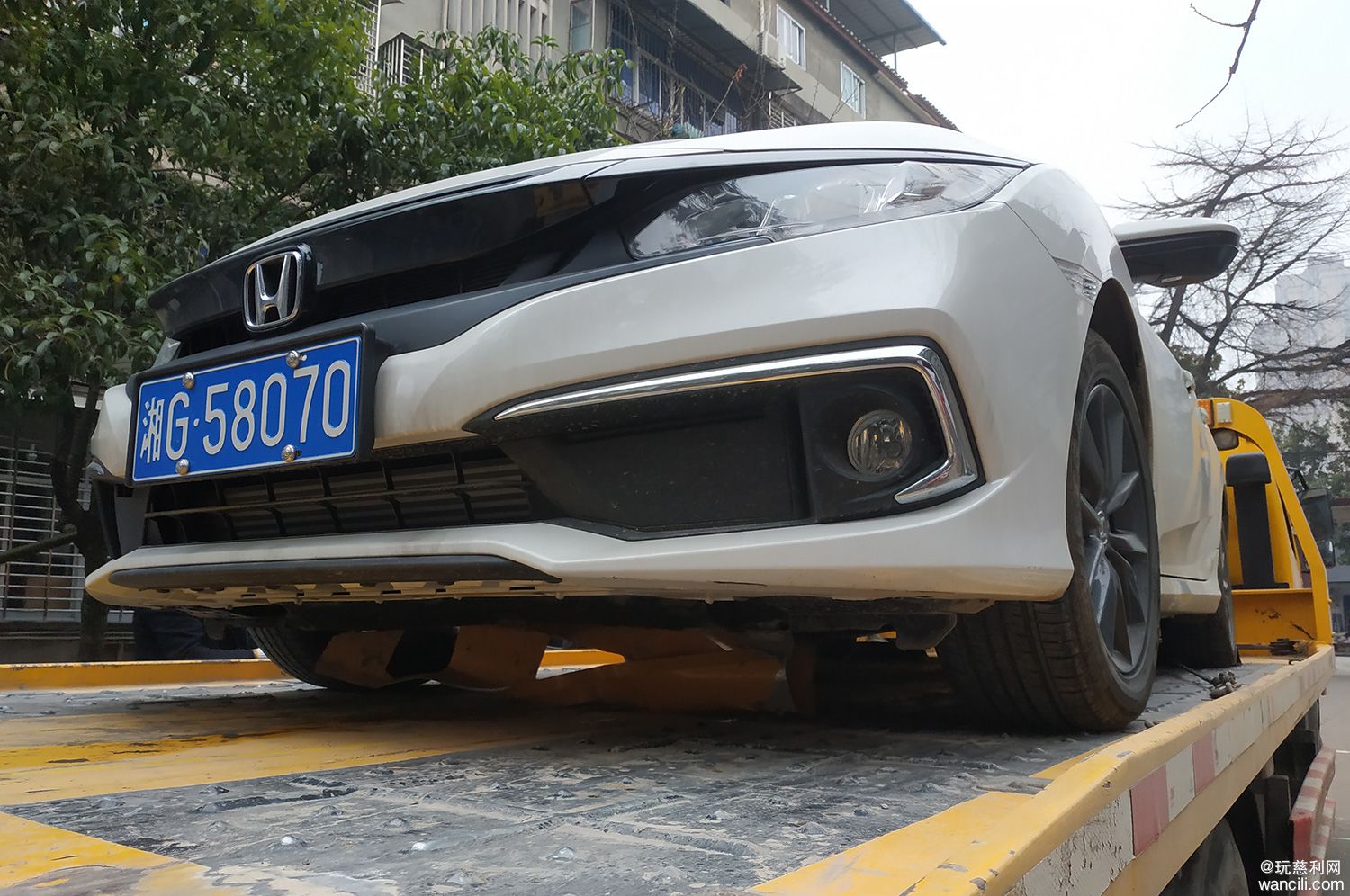 思域底盘轻轻被挂了,本田思域神车被交警拦下