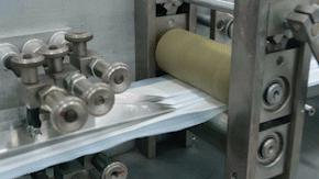 央视新闻联播比亚迪口罩,五菱口罩上央视新闻联播