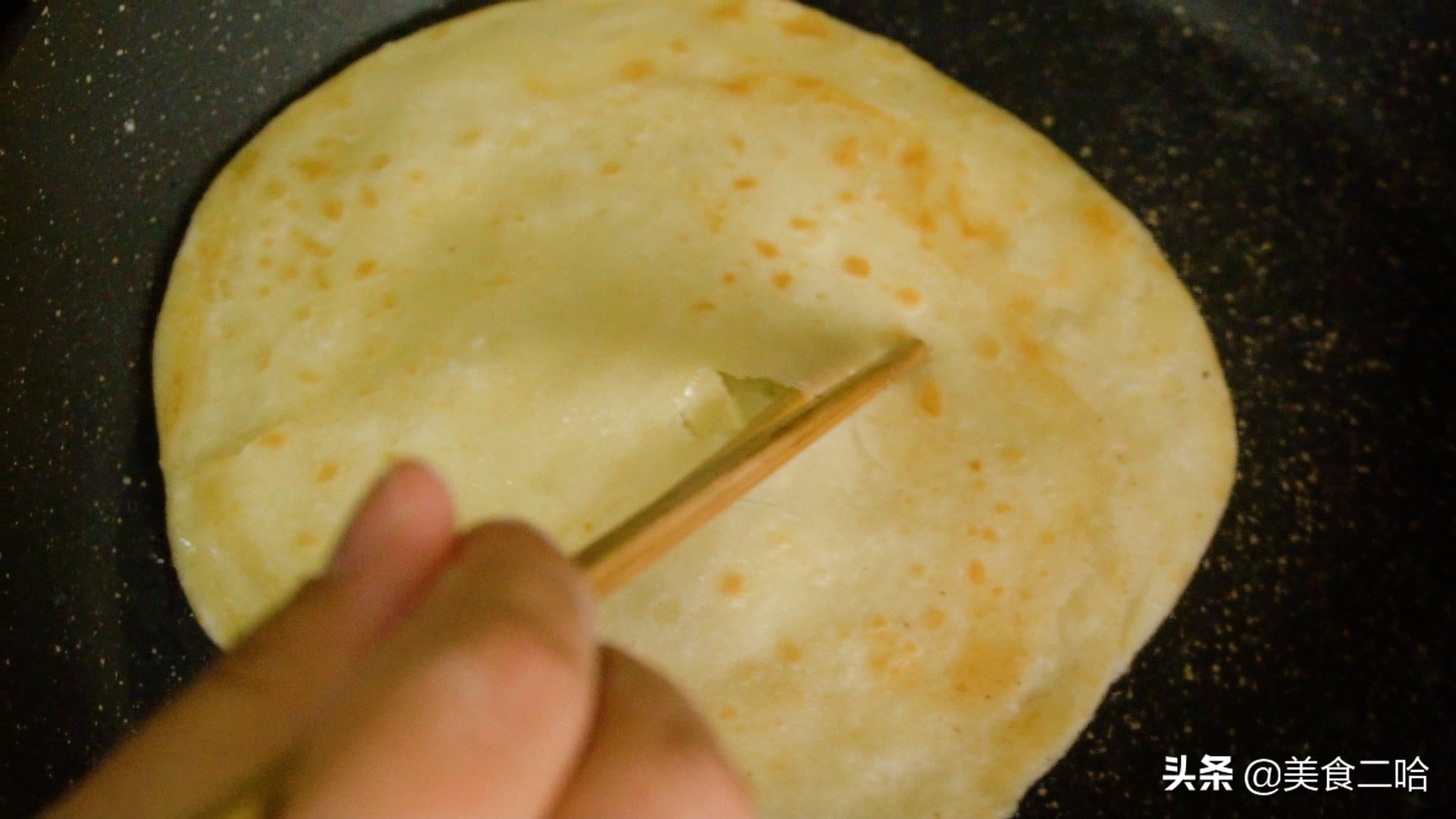 鸡蛋灌饼鼓大泡,鸡蛋灌饼做法全过程小视频