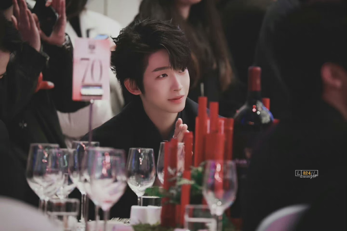 李现蔡徐坤颁奖照片合照,李现蔡徐坤红毯