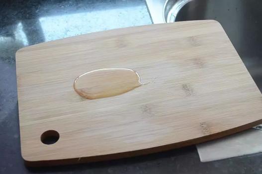 新买的砧板裂开怎么办,新砧板开裂是什么原因