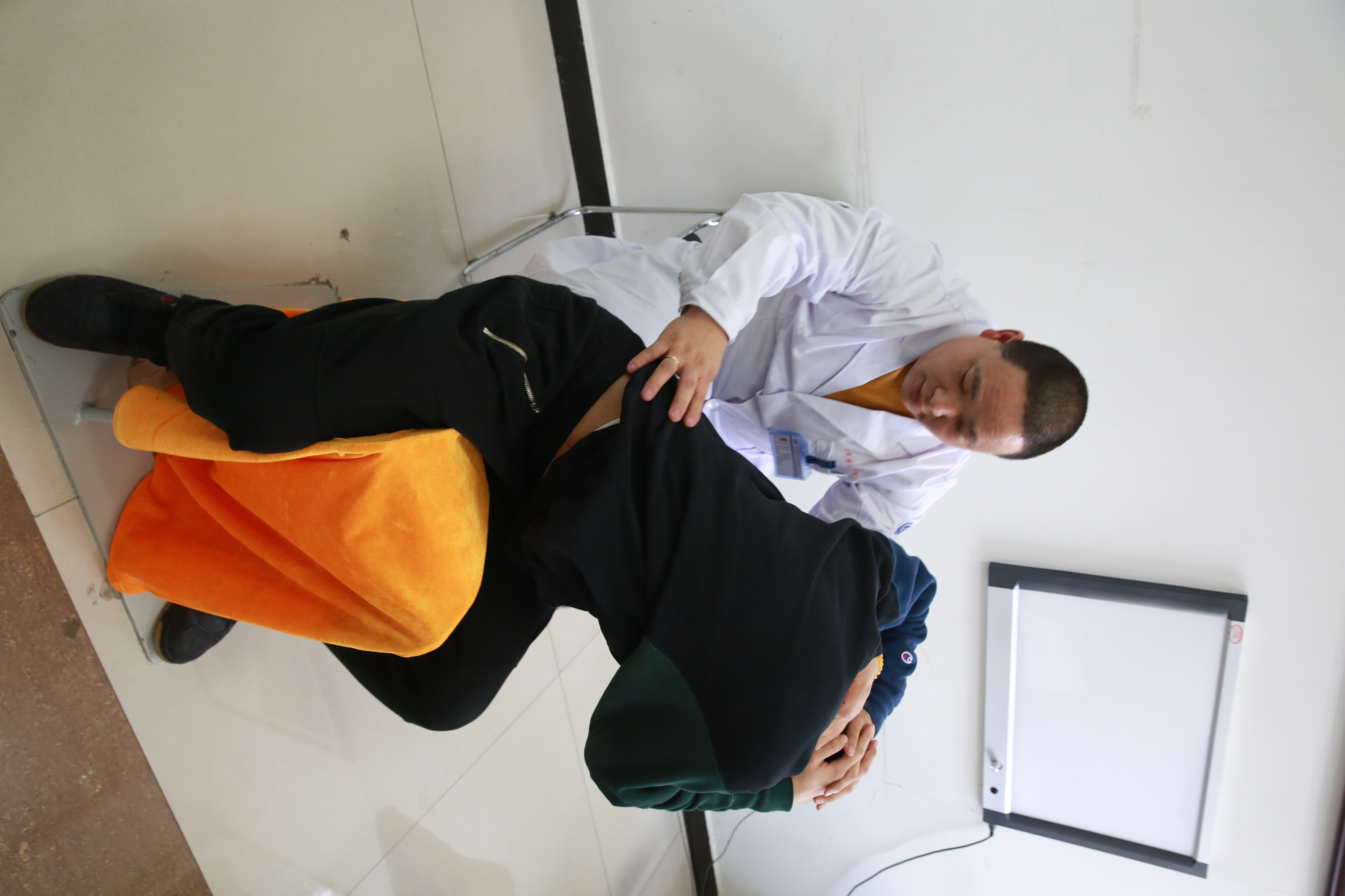 罗氏正骨治疗脚骨折,罗氏正骨腰椎骨折复位视频