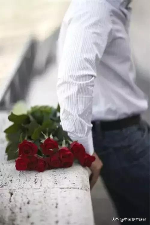 情人节的花是提前预订的吗,情人节的花要提前买吗