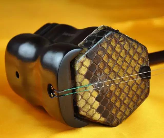 二胡发出沙哑的声音,二胡发出声音的特点是什么