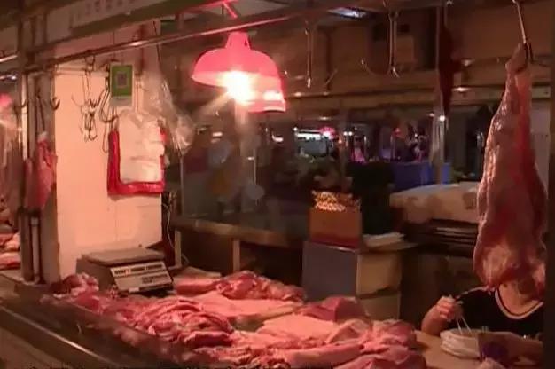 猪肉里发现虫子,猪肉里面有虫子取出来全过程