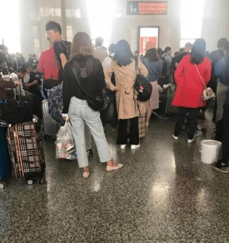 “兄弟们，女神给我说她嘴起泡了，我该怎么做啊？”哈哈哈...