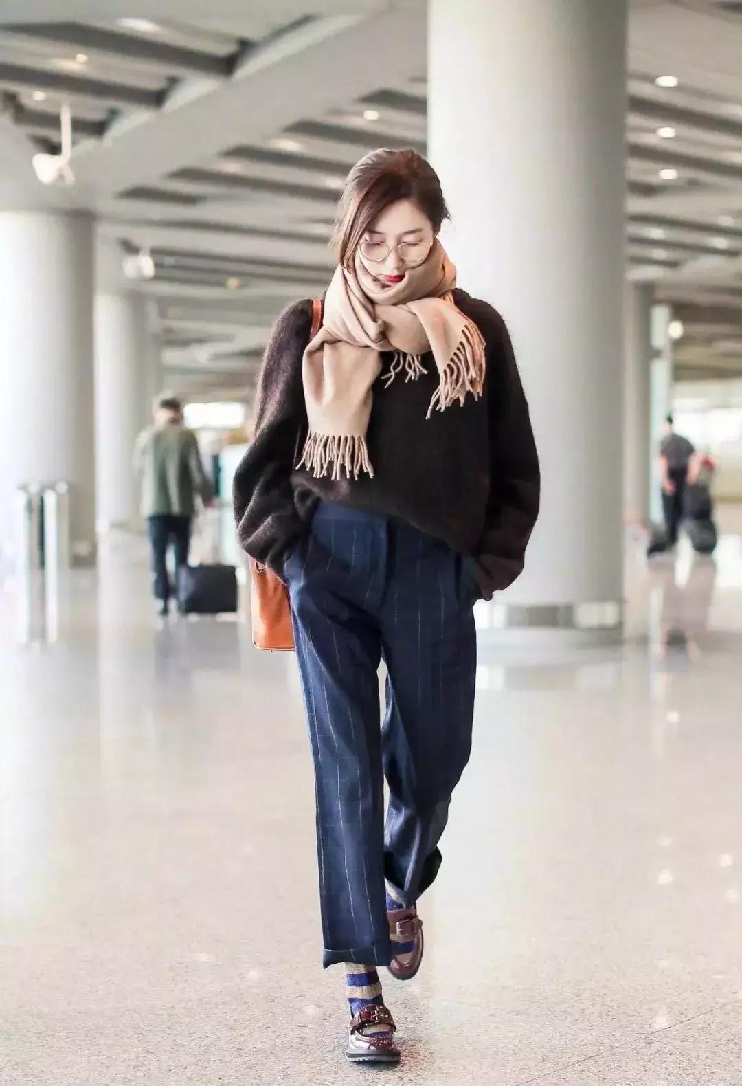 围巾怎么挑选适合自己的,买围巾又好看又简单