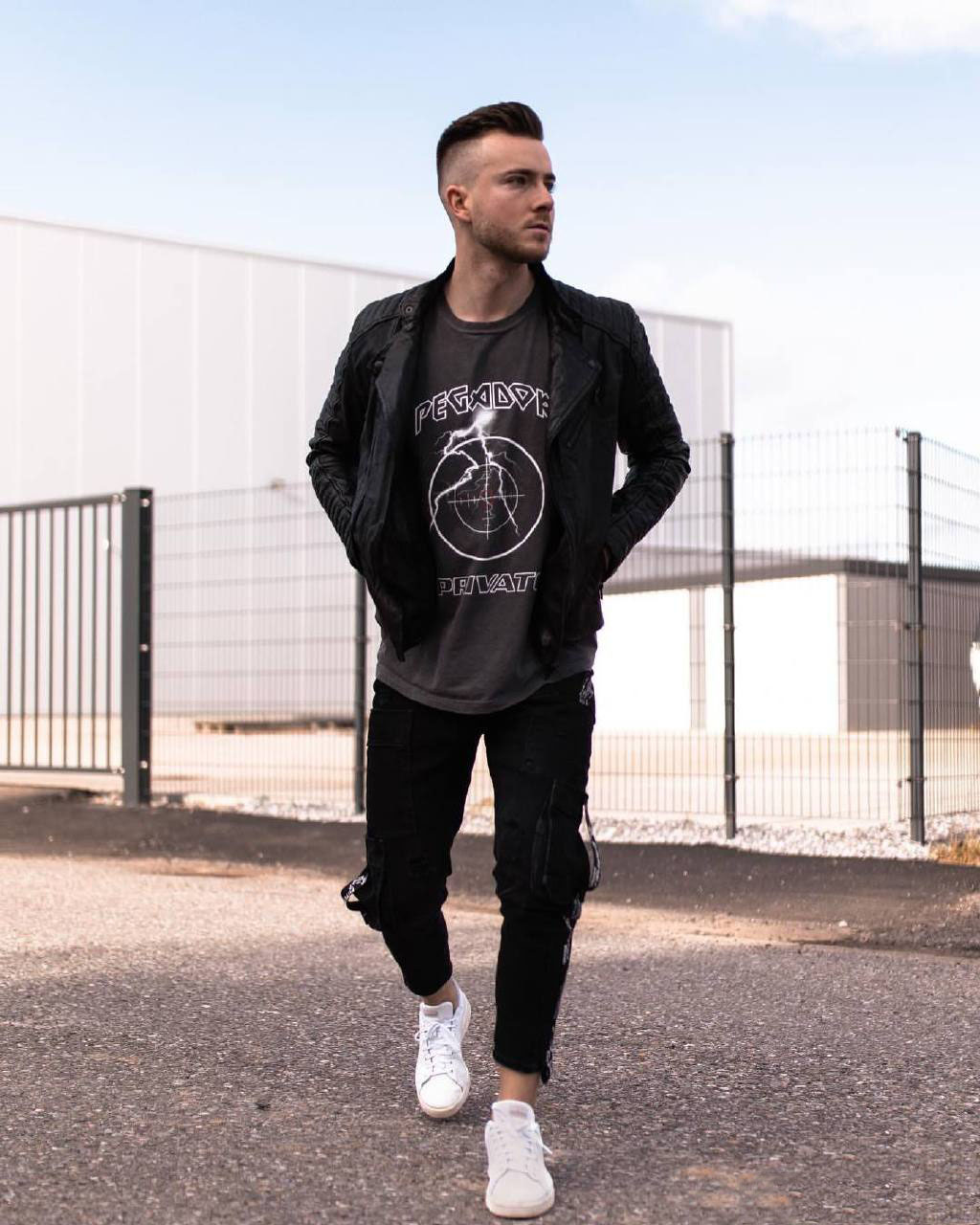 极简穿搭必备基础单品男,穿搭男生每日穿搭百搭内搭