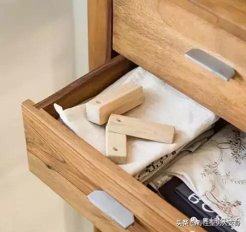 衣服有股没晒干的霉味,衣服上有股霉味怎么办