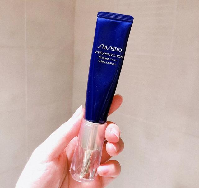 兰蔻眼霜涂抬头纹法令纹吗,鱼尾纹抬头纹用娇韵诗眼霜可以吗