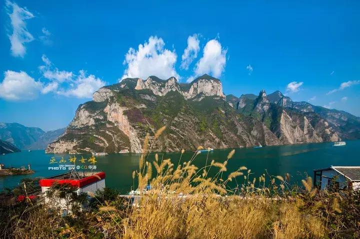 比光雾山还红，比金川彩林还晚，中国顶级的红叶盛宴正当时！