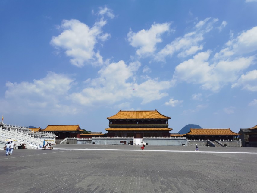 明清宫苑离广州街香港街多远,横店明清宫和广州街