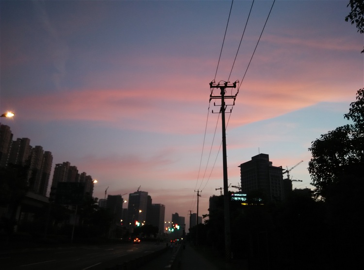 上海安亭汽车城夜生活,夜上海不夜城