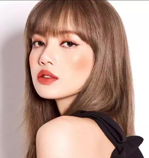 人间芭比lisa安利这个甜酷的女孩,人间芭比lisa穿高跟鞋