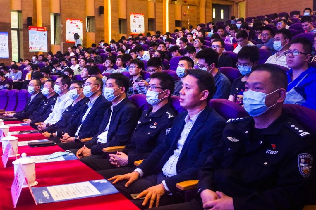 天河｜点赞过万！警花姐姐现身华工，向大学生传授《防骗秘笈》，速速围观