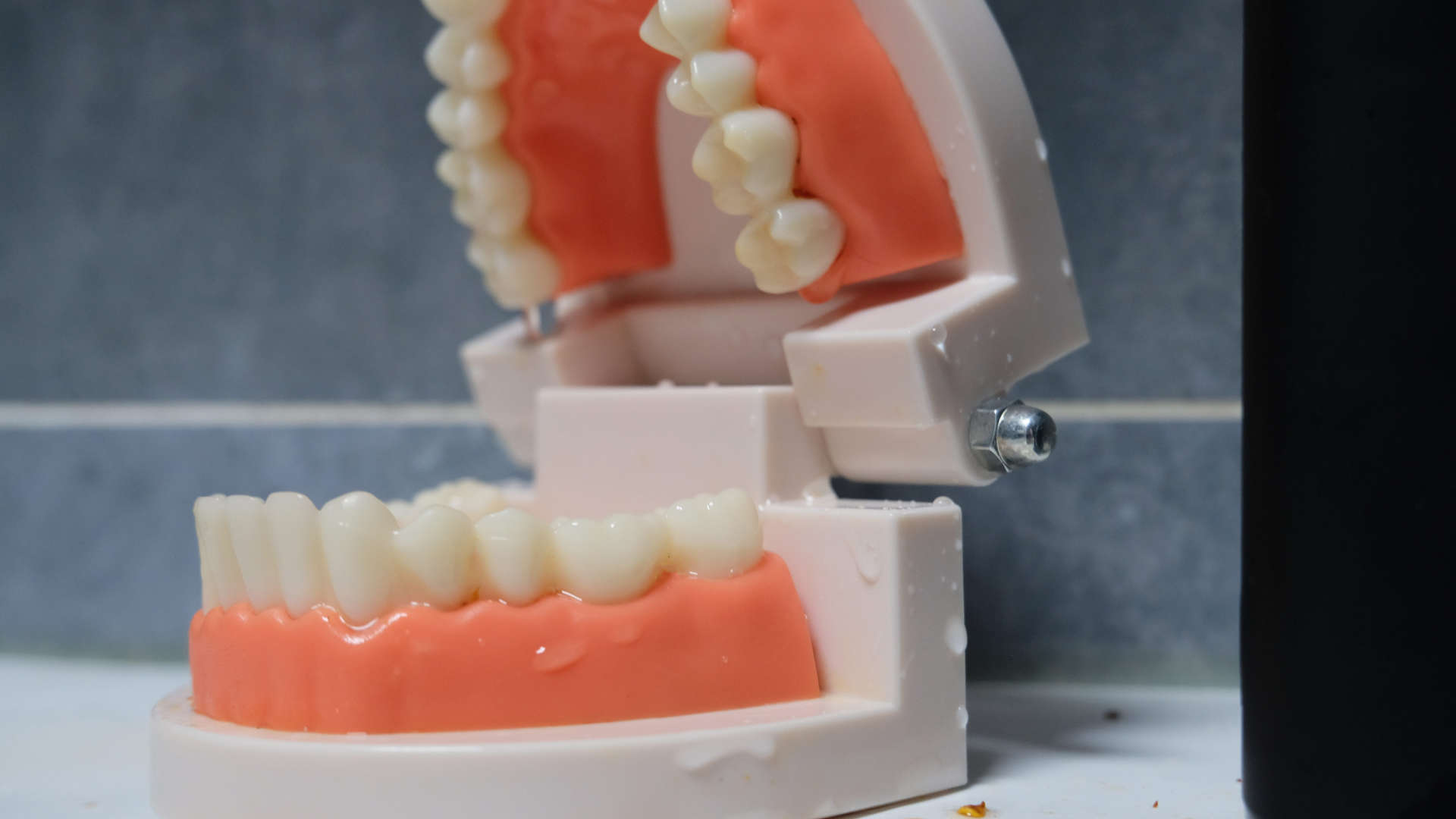 种植牙推荐电动牙刷,根据自己的牙选择电动牙刷