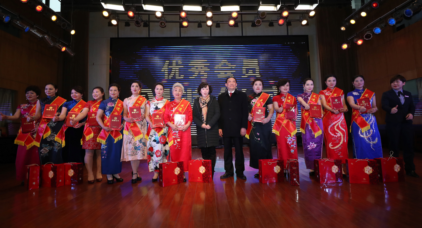 襄阳迎春晚会直播,襄阳市迎春联欢晚会精彩上演