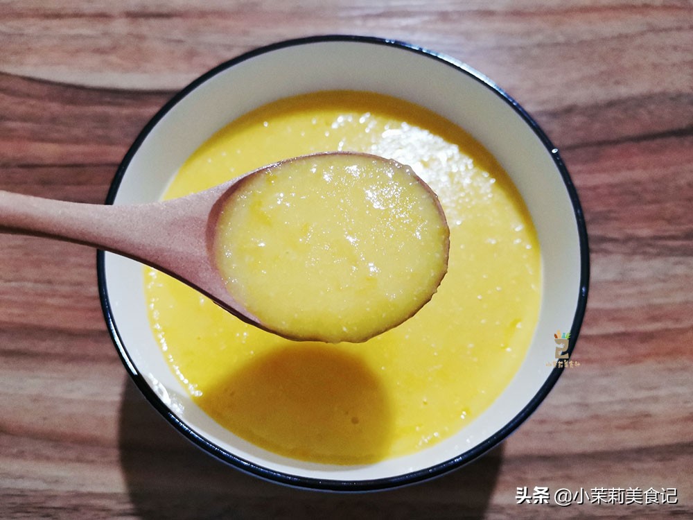 做玉米汁时，只放水可不行，教你一招，玉米汁香浓好喝又营养