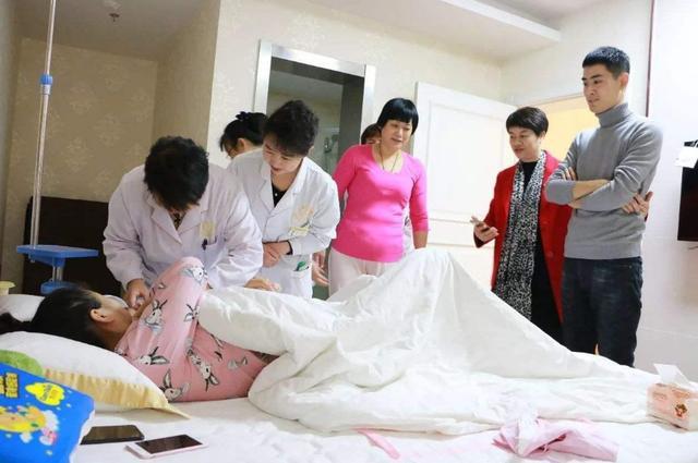 “我不喝牛奶”,产妇生孩子时闹笑话,只因听不懂“产房暗语”