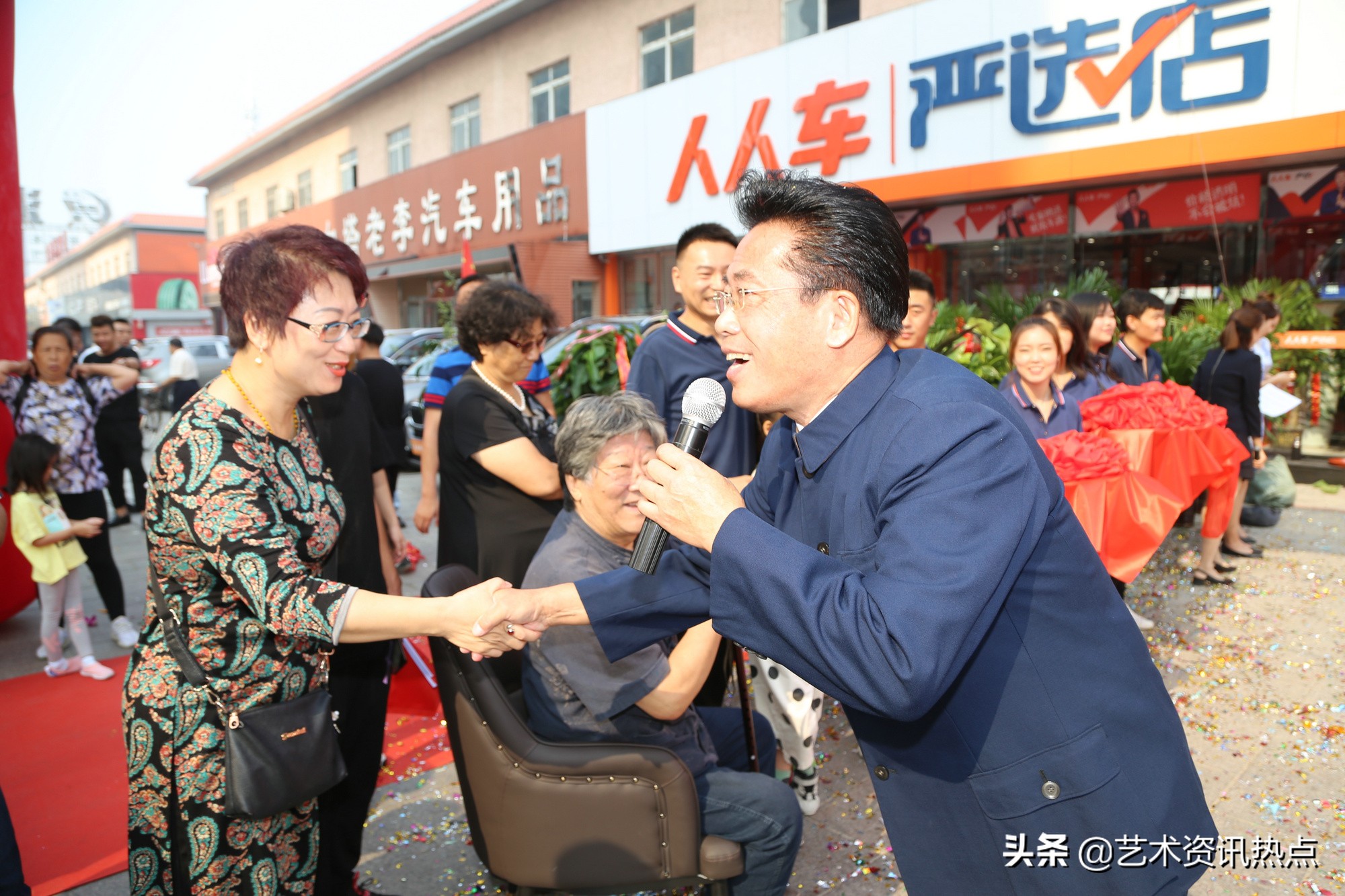 “*旗国**飘扬凯歌嘹亮”首个人人车严选店落户津门