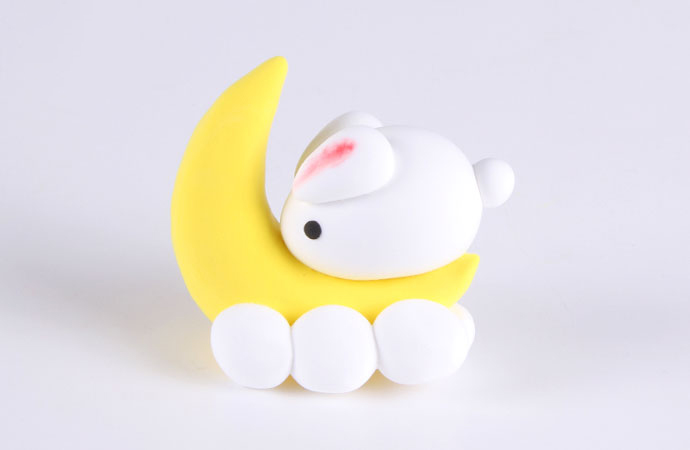 超轻粘土月兔简单做法,用粘土自制可爱的月亮小挂件