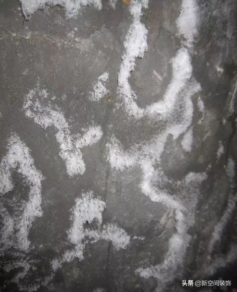 家里装修墙壁掉皮怎么办,墙面潮湿起皮脱落修补教程