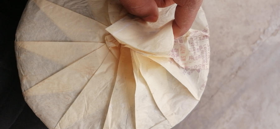 普洱茶怎么辨别白霜和发霉,普洱茶白霜和发霉怎么区分图片