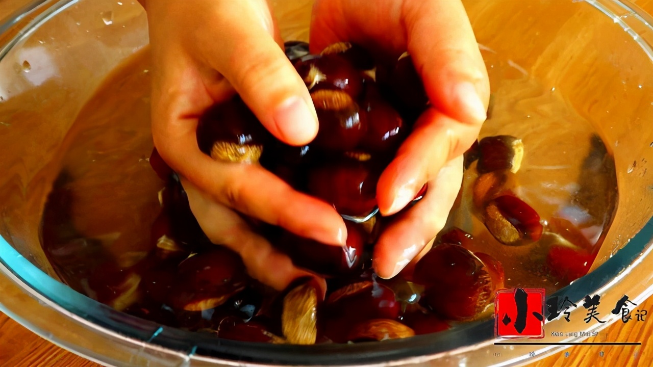 炒板栗家常做法不放糖不加蜂蜜,怎么炒板栗好剥壳又不会爆