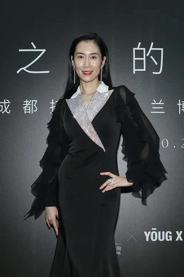 温峥嵘连身裙图片,温峥嵘连衣裙