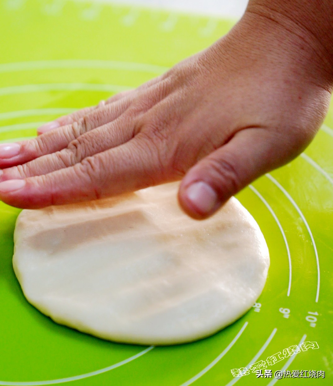 手抓饼详细教程一次就成功,手抓饼怎么做才不会散