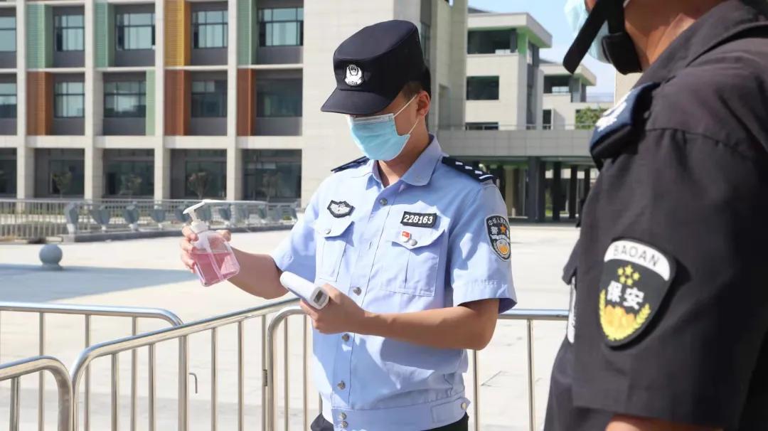 【我为群众办实事】开学“大片”，他们怎会缺席！