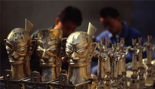 老农传家宝竟是明朝状元卷真迹,农民被鉴宝专家骗古画