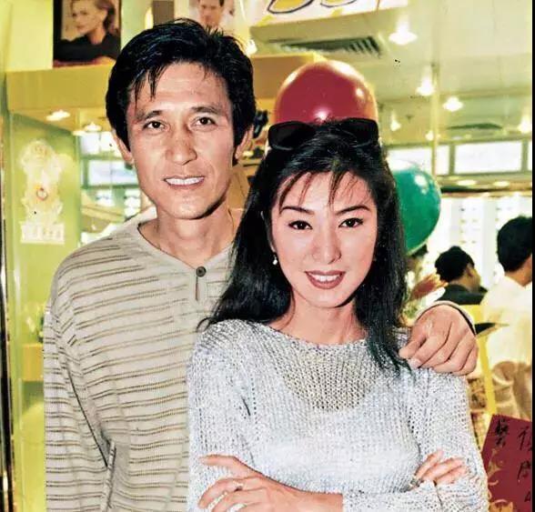 她是最俏黄蓉：被成龙狂追8年，遭劈腿不婚；恋爱26年、男友癌逝