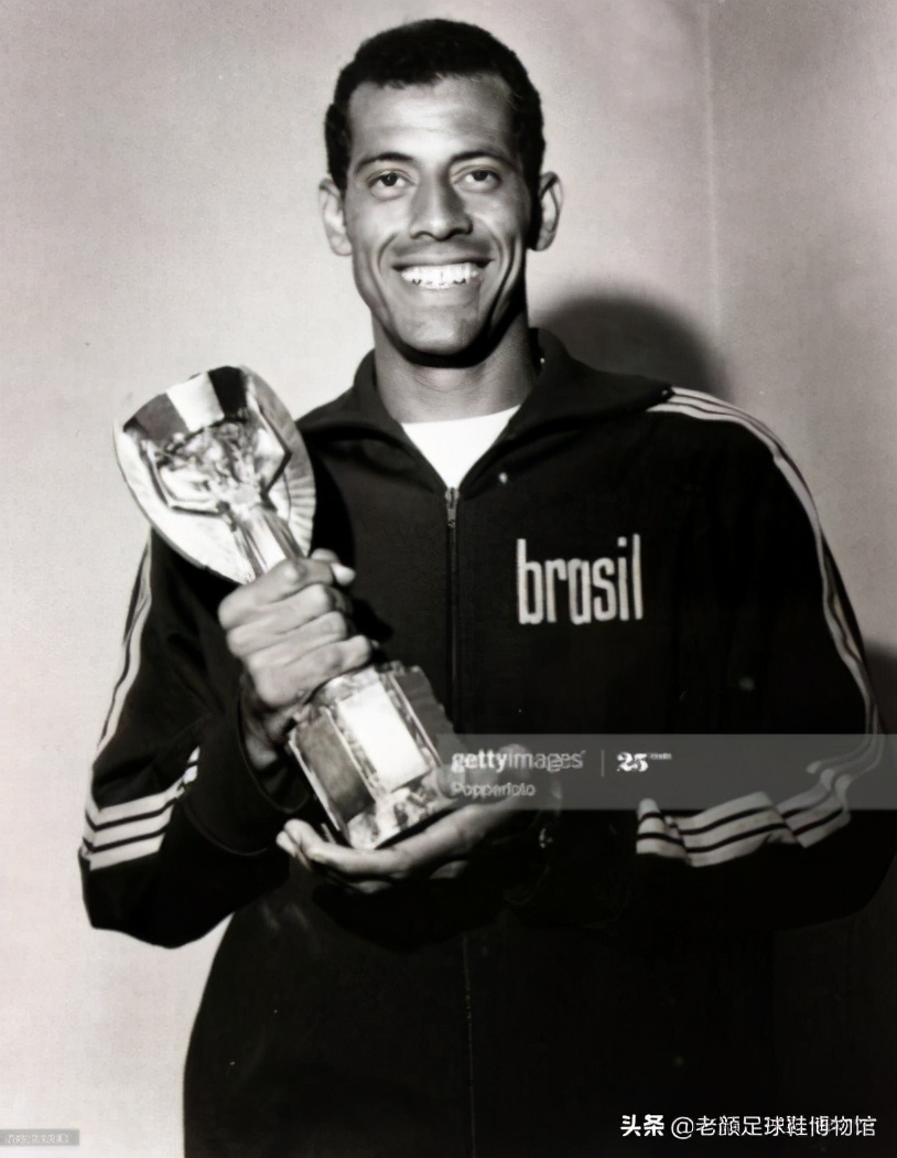 日本人从巴西挖来过气品牌，包装成时尚足球潮牌成功杀入中国市场