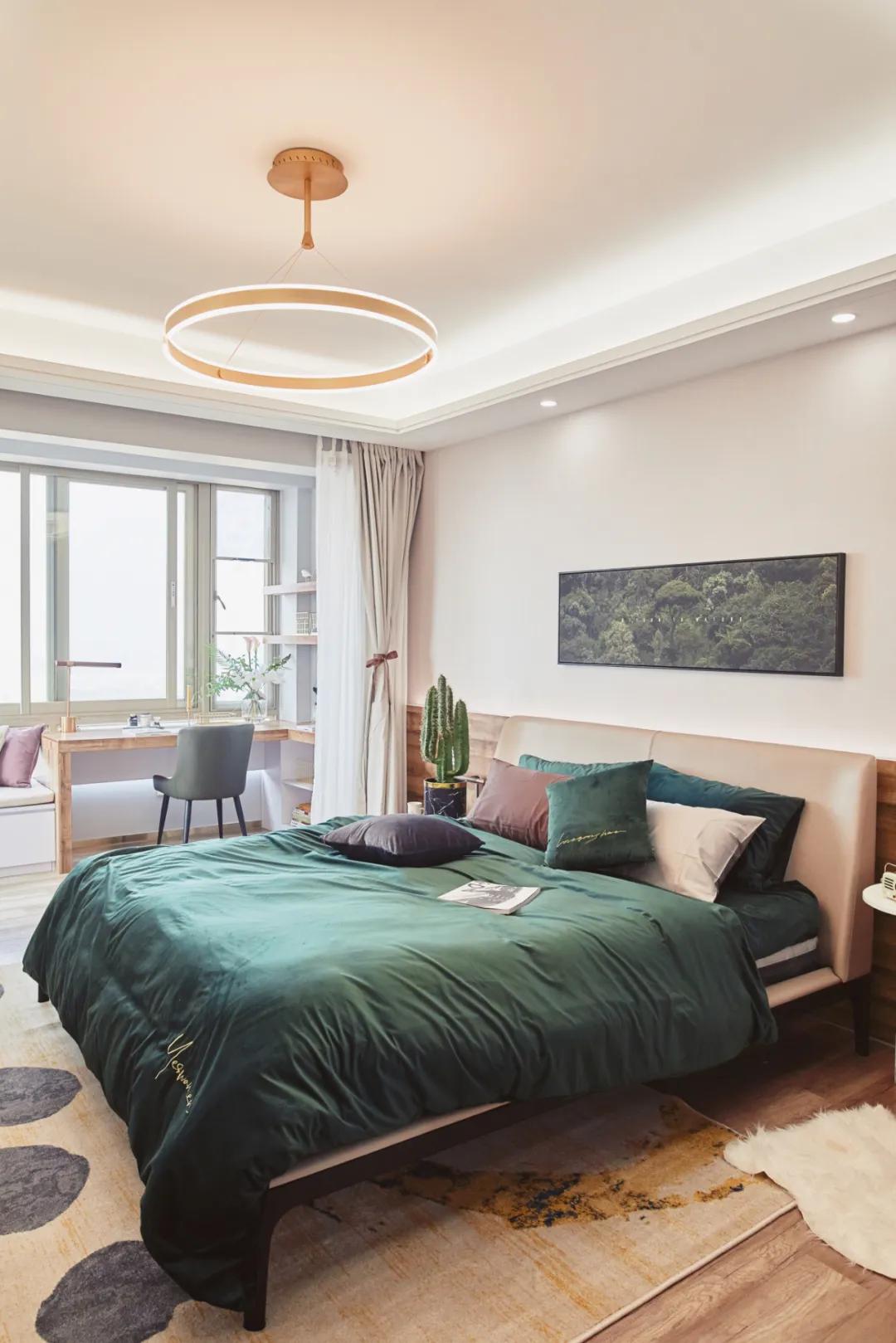 带阳台的卧室就这样装真的别犹豫,带阳台的卧室窗帘怎么装实用好看